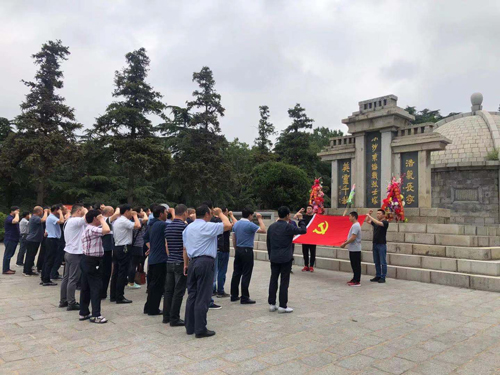 20210602湯溝酒業(yè)組織黨員赴抗日山烈士陵園、臺(tái)兒莊大戰(zhàn)紀(jì)念館開展黨史學(xué)習(xí)教育