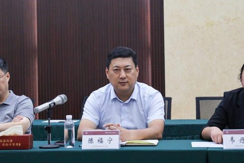 副縣長、科技鎮(zhèn)長團團長-陳福寧